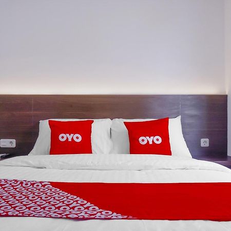 Hotel OYO 90115 Near Pasar Baru Yakarta Exterior foto